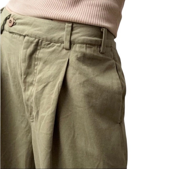 EUC FREE PEOPLE PLEAT FRONT CHINO PANTS IN KHAKI GREEN & WITH BODYSUIT - SIZE 10 - Picture 9 of 16